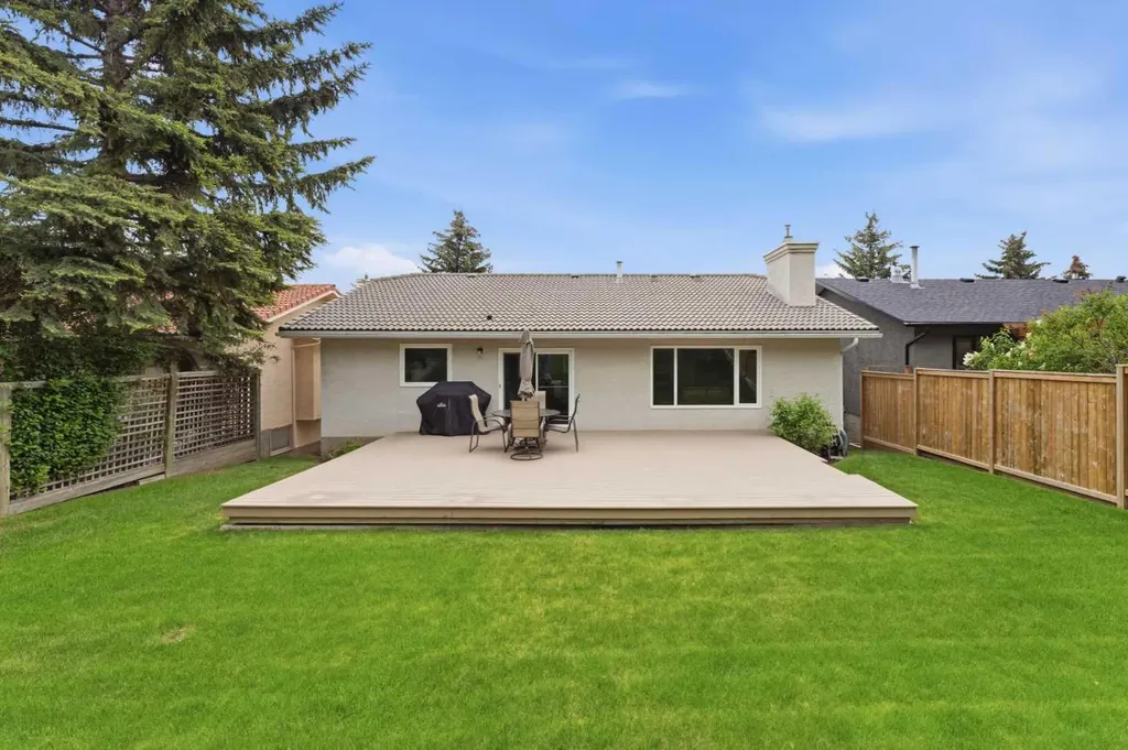 2739 Signal Hill Drive SW Calgary AB T3H 2L6