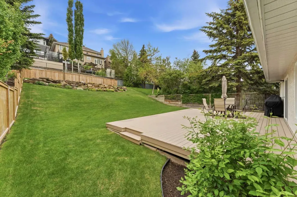 2739 Signal Hill Drive SW Calgary AB T3H 2L6