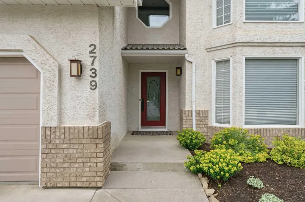 2739 Signal Hill Drive SW Calgary AB T3H 2L6