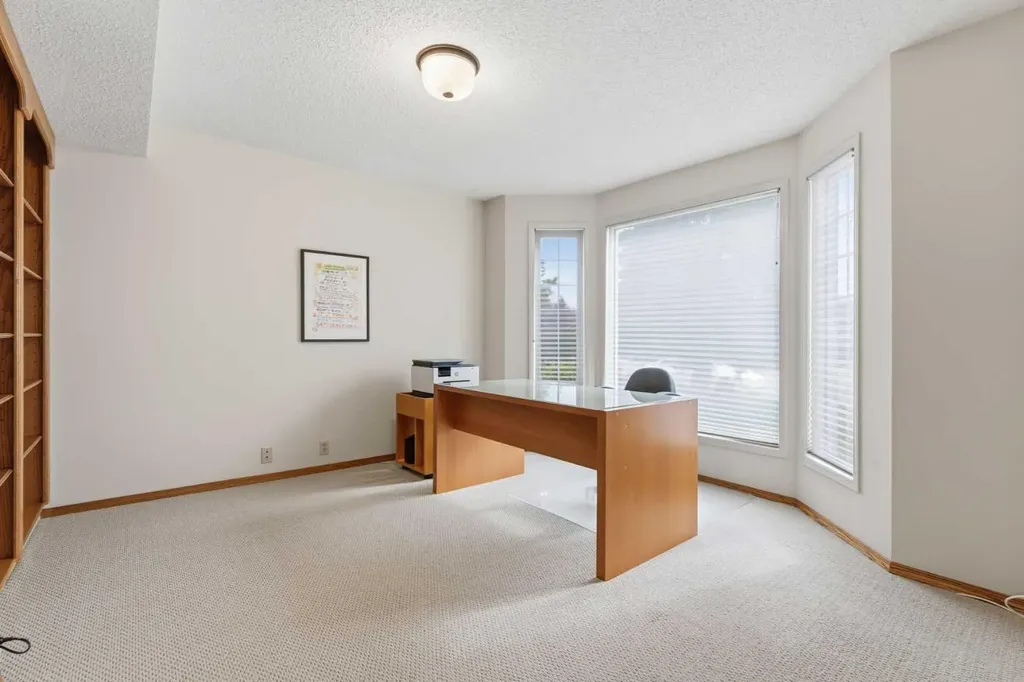 2739 Signal Hill Drive SW Calgary AB T3H 2L6