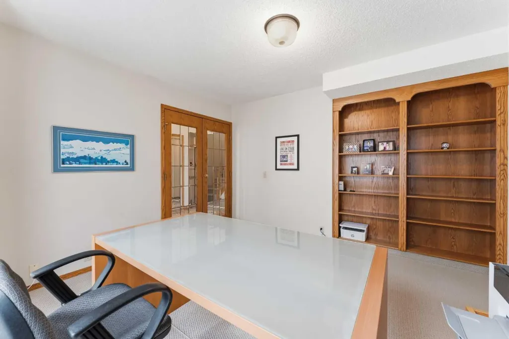 2739 Signal Hill Drive SW Calgary AB T3H 2L6