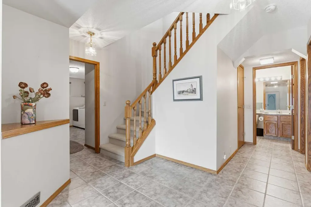 2739 Signal Hill Drive SW Calgary AB T3H 2L6