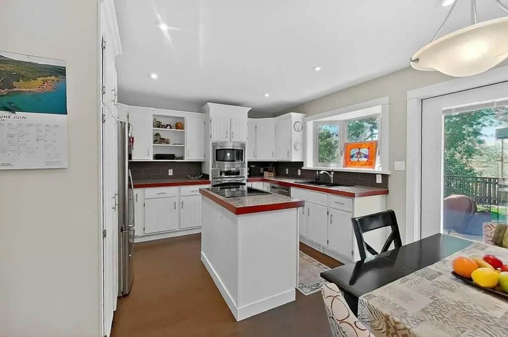 63 Wildwood Crescent W Lethbridge AB T1K6C8