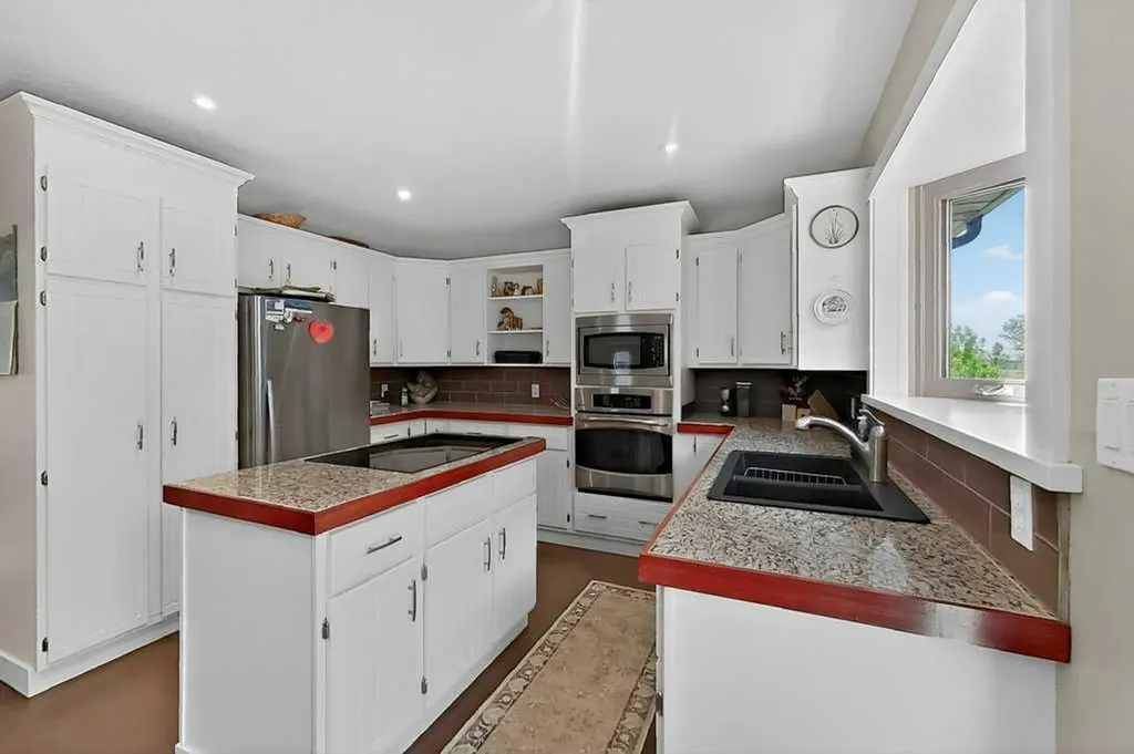 63 Wildwood Crescent W Lethbridge AB T1K6C8