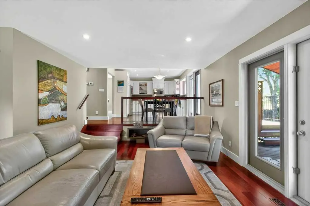 63 Wildwood Crescent W Lethbridge AB T1K6C8