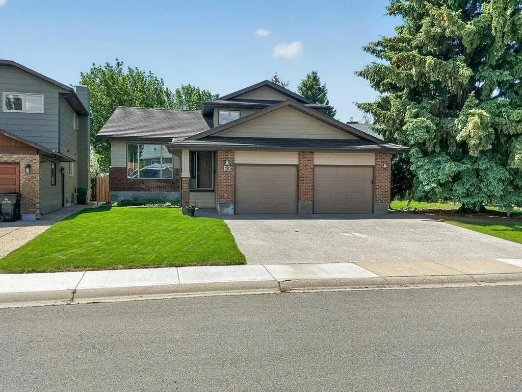 63 Wildwood Crescent W Lethbridge AB T1K6C8