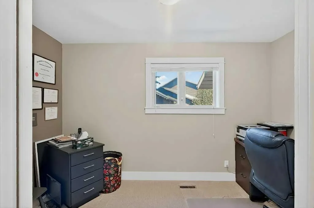 63 Wildwood Crescent W Lethbridge AB T1K6C8