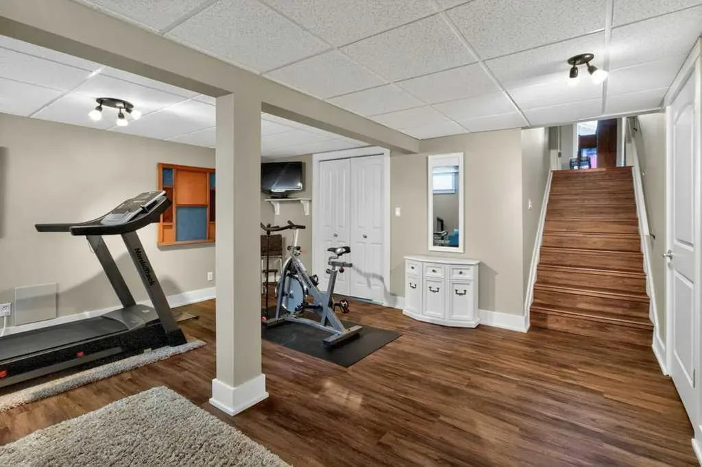 63 Wildwood Crescent W Lethbridge AB T1K6C8