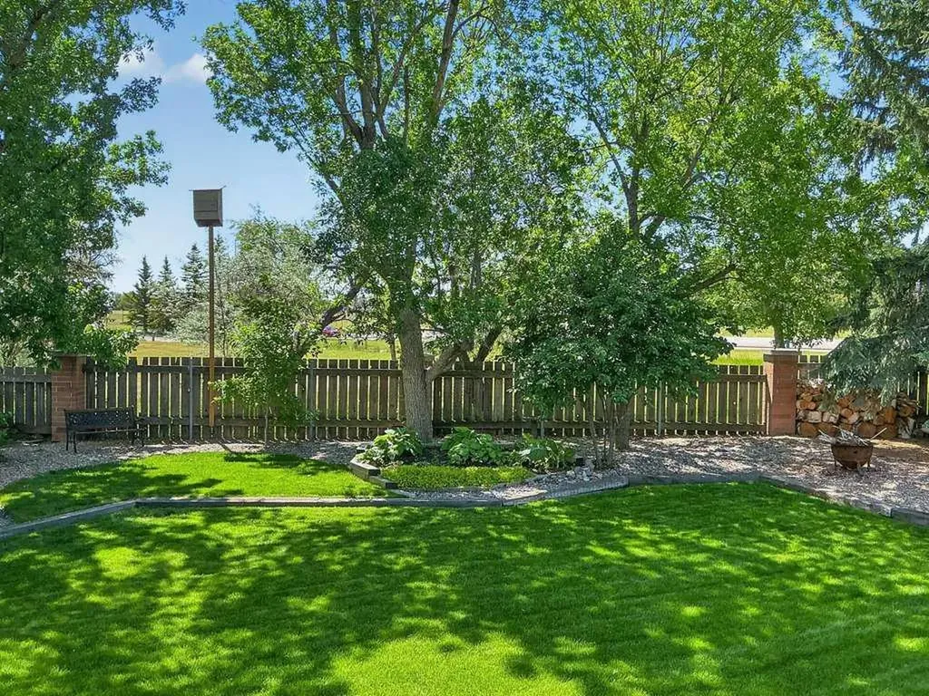 63 Wildwood Crescent W Lethbridge AB T1K6C8