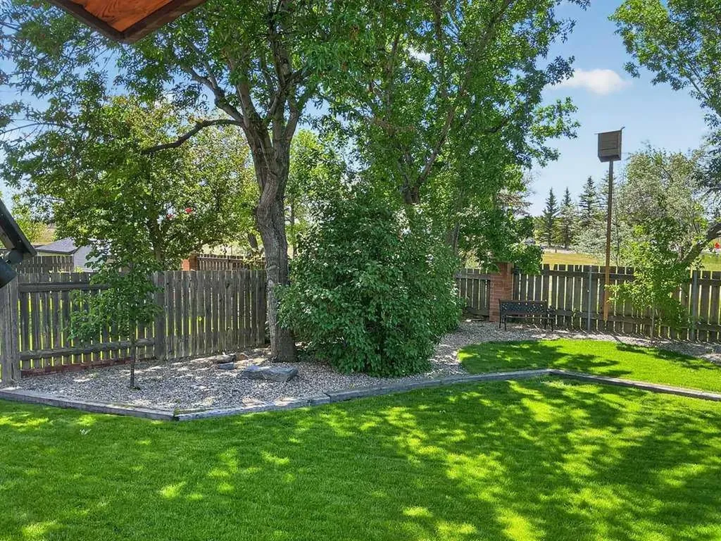 63 Wildwood Crescent W Lethbridge AB T1K6C8