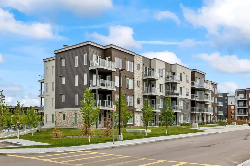 660 Shawnee Square SW Calgary AB T2Y 0X6