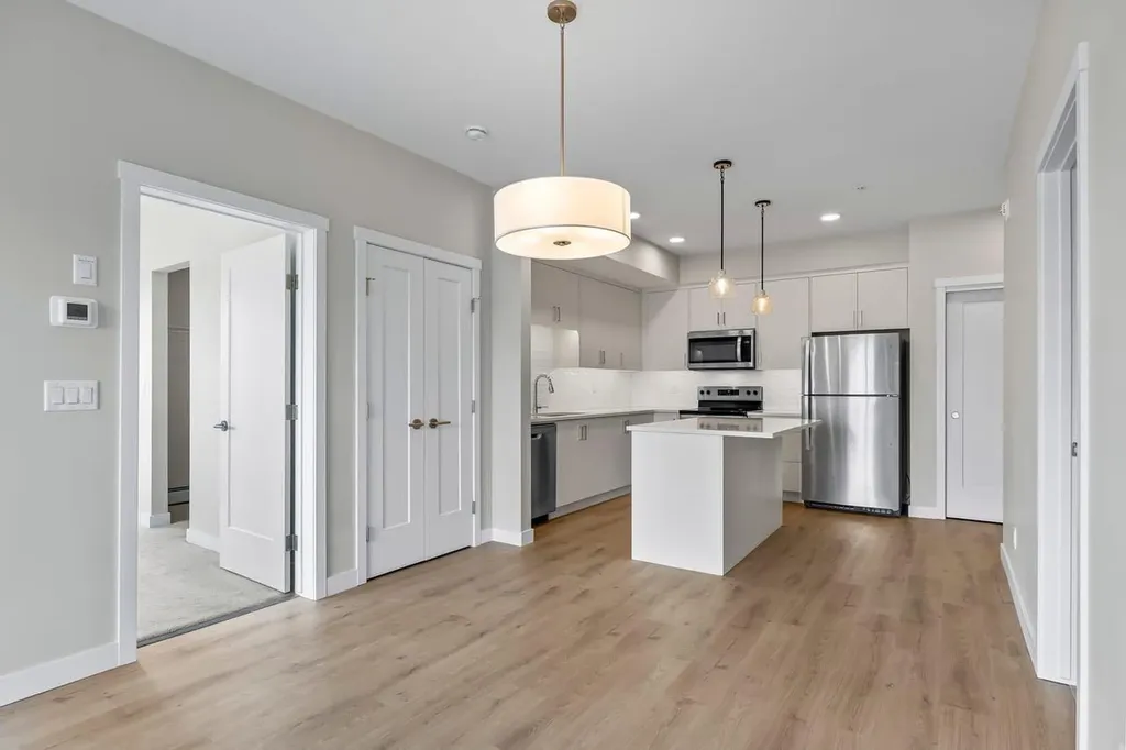 660 Shawnee Square SW Calgary AB T2Y 0X6
