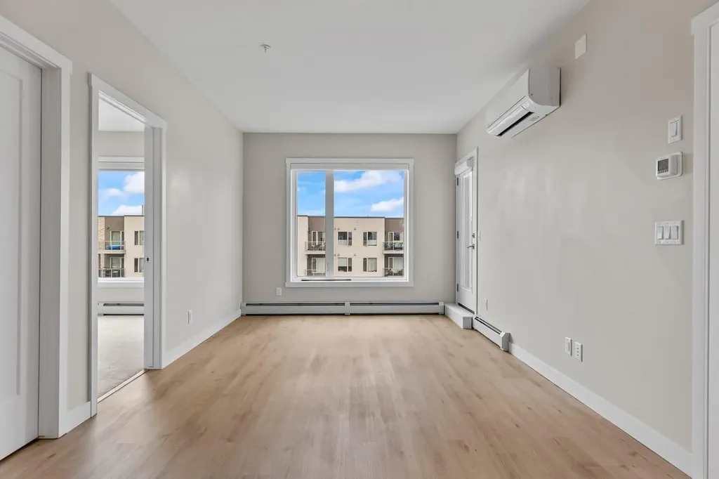 660 Shawnee Square SW Calgary AB T2Y 0X6