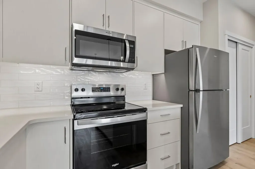 660 Shawnee Square SW Calgary AB T2Y 0X6