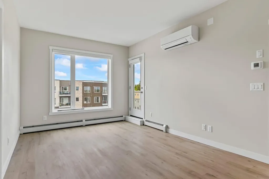 660 Shawnee Square SW Calgary AB T2Y 0X6