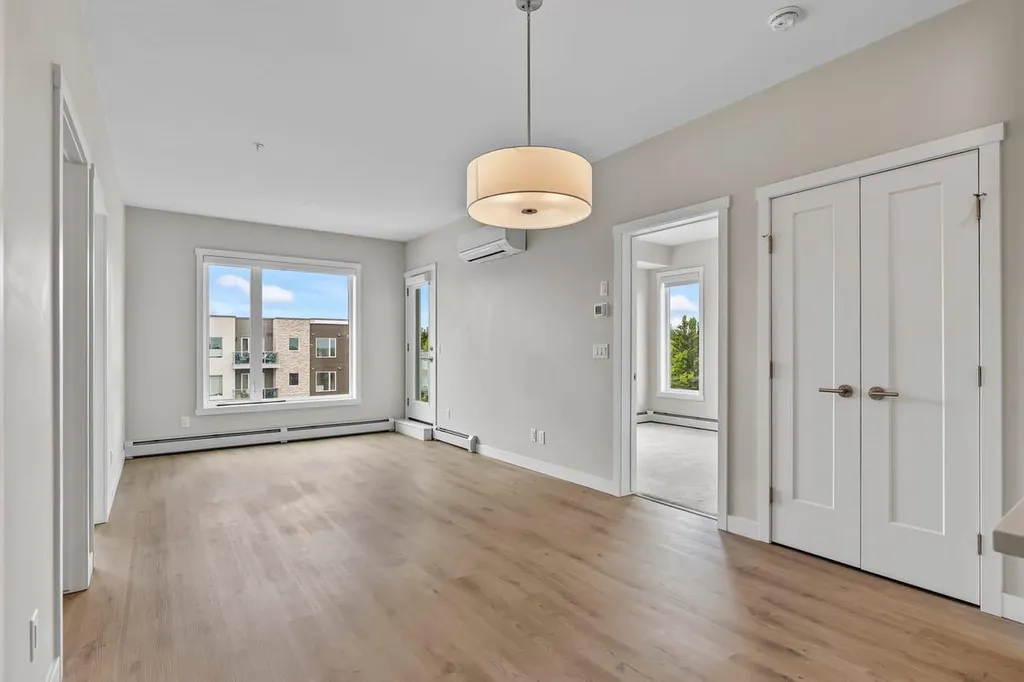 660 Shawnee Square SW Calgary AB T2Y 0X6