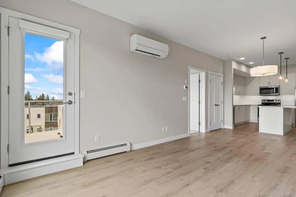 660 Shawnee Square SW Calgary AB T2Y 0X6