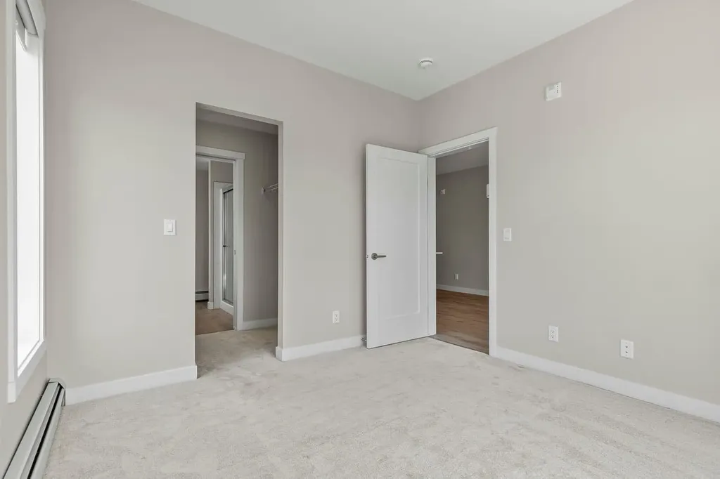 660 Shawnee Square SW Calgary AB T2Y 0X6