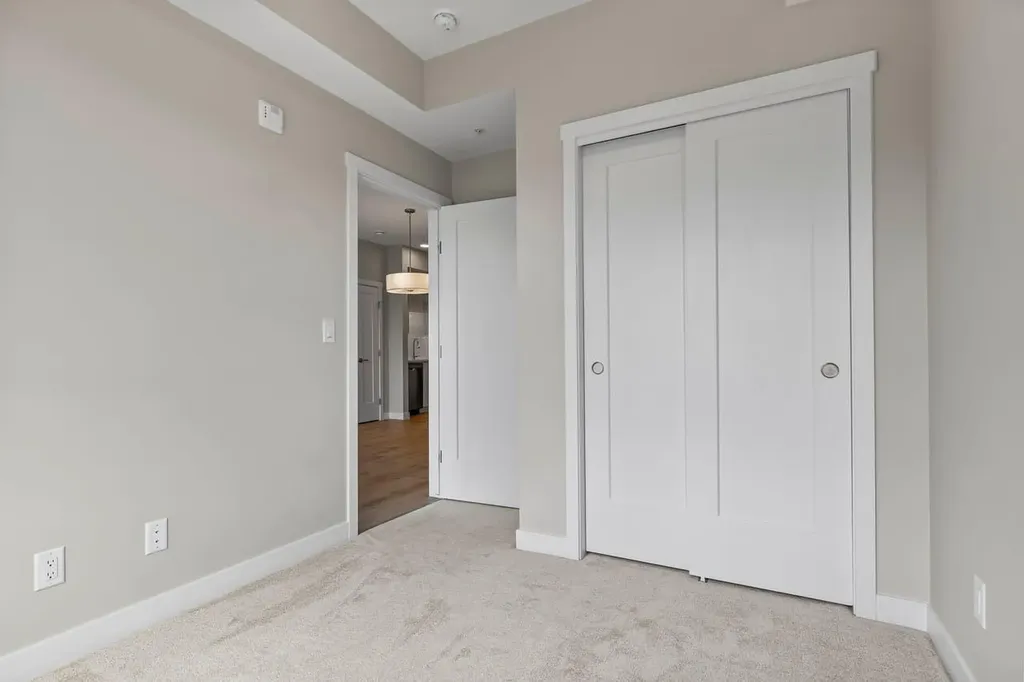 660 Shawnee Square SW Calgary AB T2Y 0X6