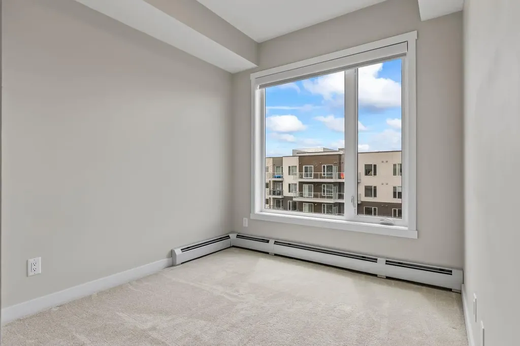 660 Shawnee Square SW Calgary AB T2Y 0X6