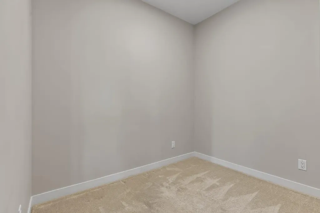 660 Shawnee Square SW Calgary AB T2Y 0X6