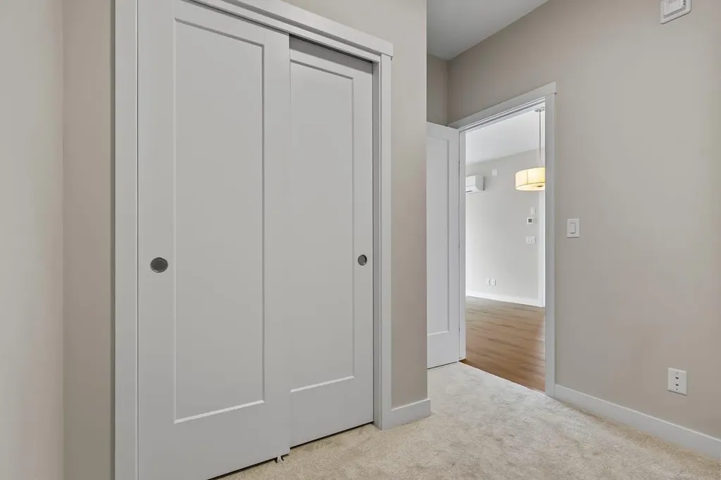 660 Shawnee Square SW Calgary AB T2Y 0X6
