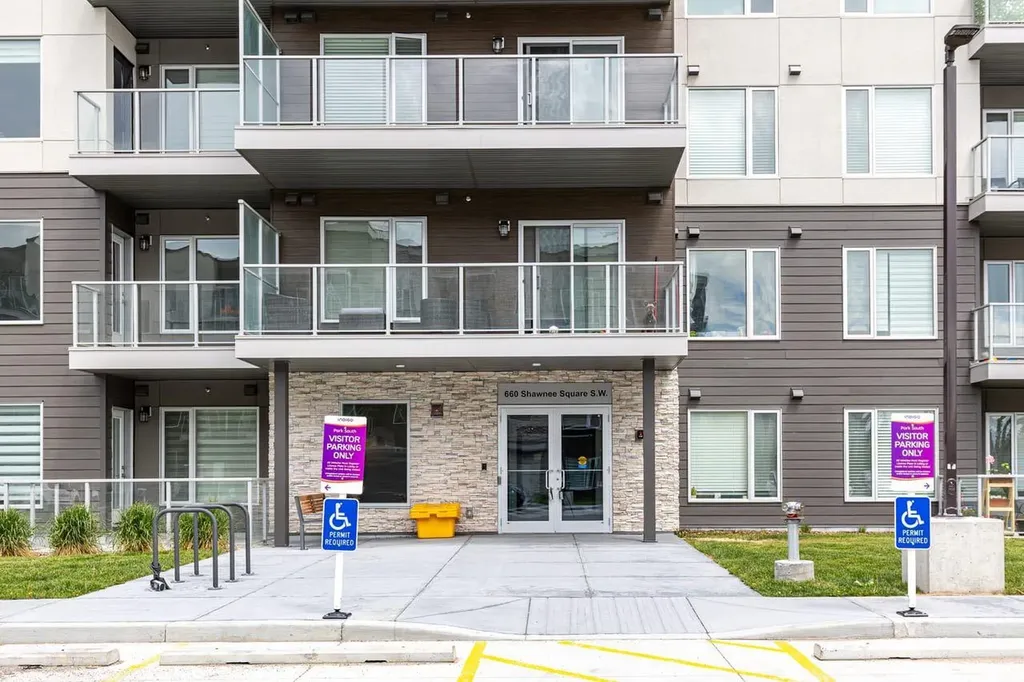 660 Shawnee Square SW Calgary AB T2Y 0X6