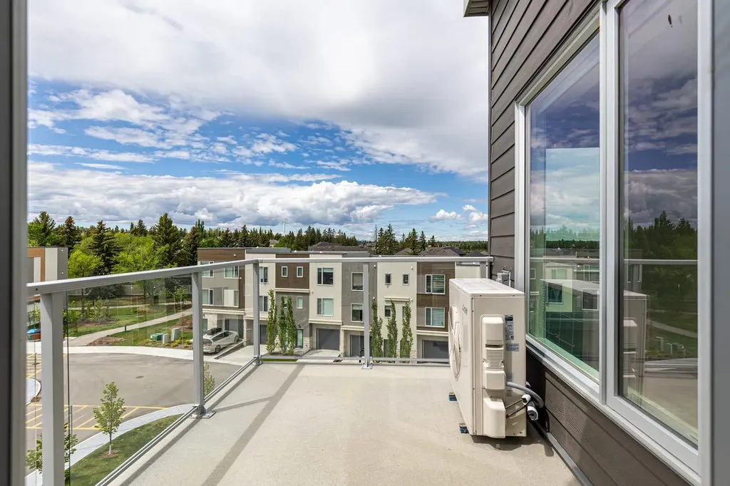 660 Shawnee Square SW Calgary AB T2Y 0X6
