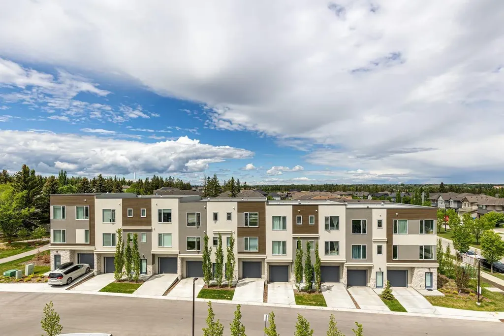 660 Shawnee Square SW Calgary AB T2Y 0X6