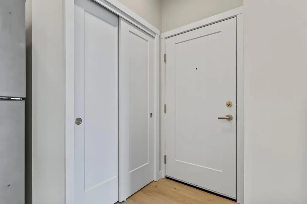 660 Shawnee Square SW Calgary AB T2Y 0X6