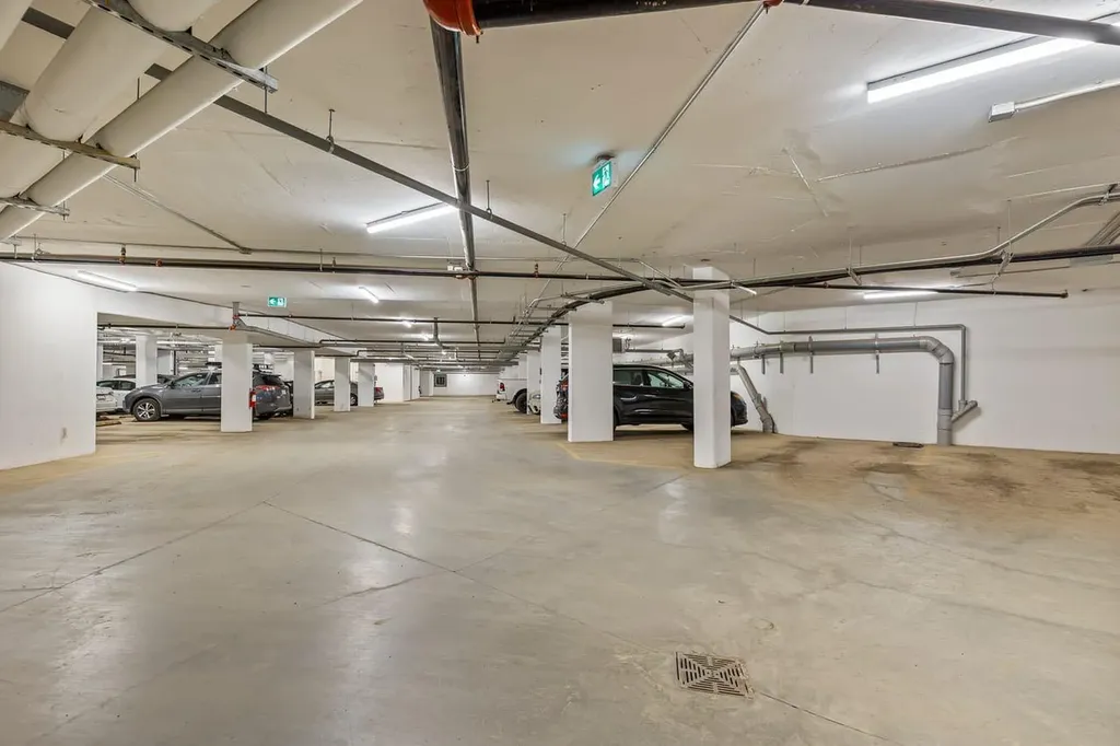 660 Shawnee Square SW Calgary AB T2Y 0X6