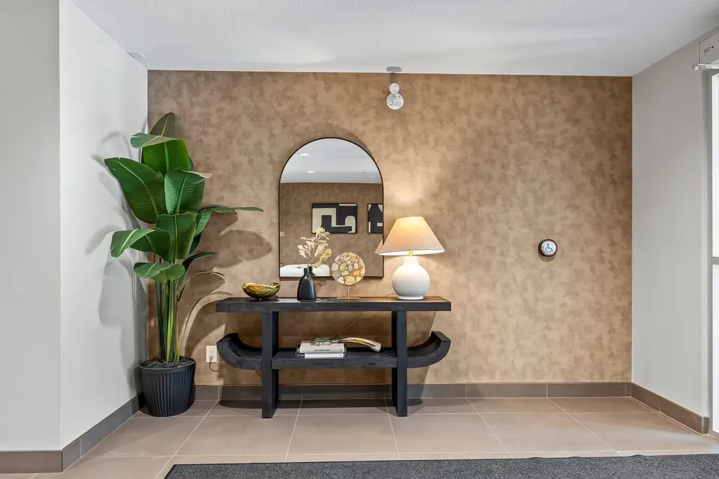 660 Shawnee Square SW Calgary AB T2Y 0X6