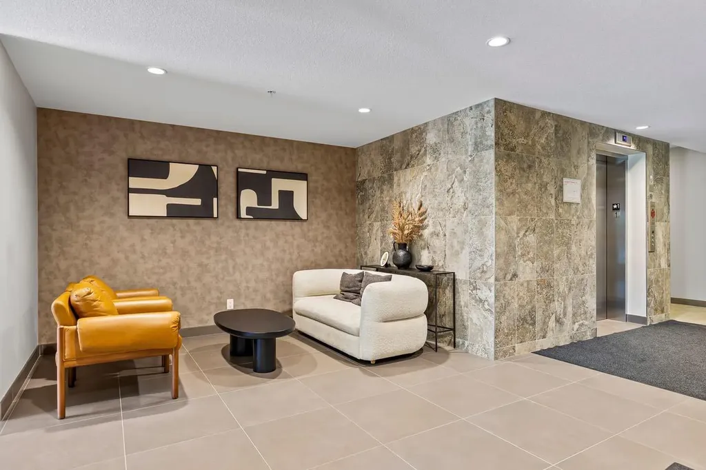 660 Shawnee Square SW Calgary AB T2Y 0X6