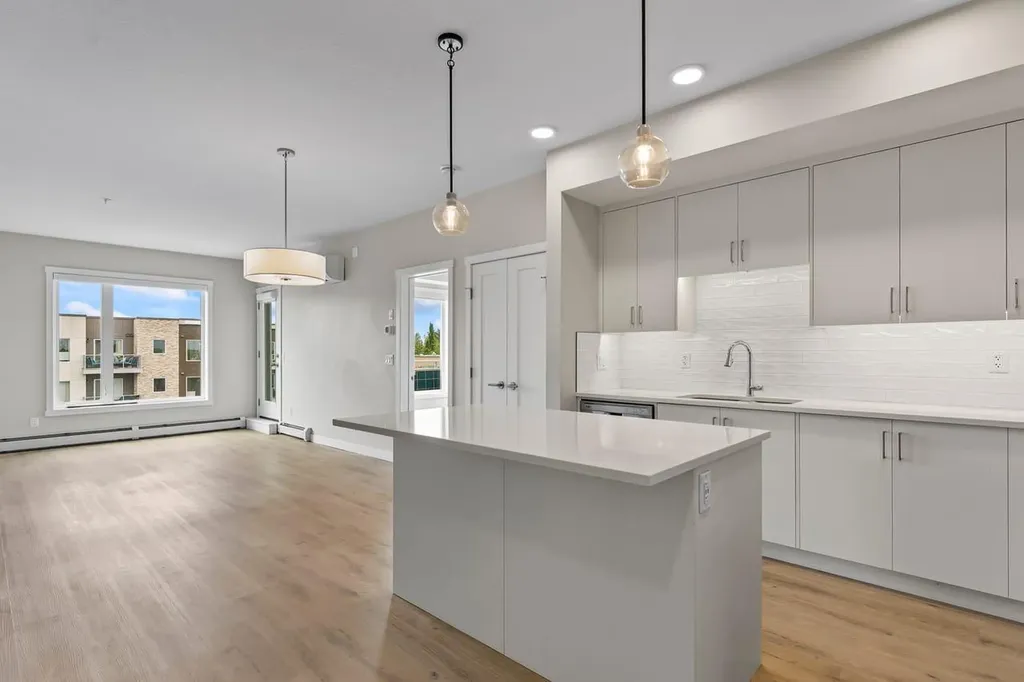 660 Shawnee Square SW Calgary AB T2Y 0X6