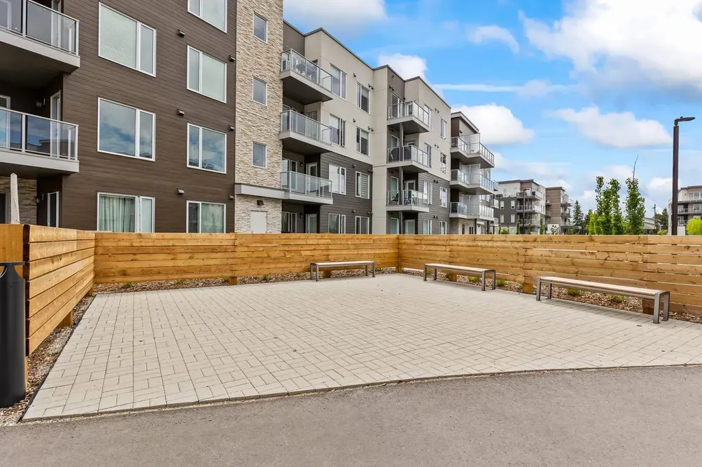 660 Shawnee Square SW Calgary AB T2Y 0X6