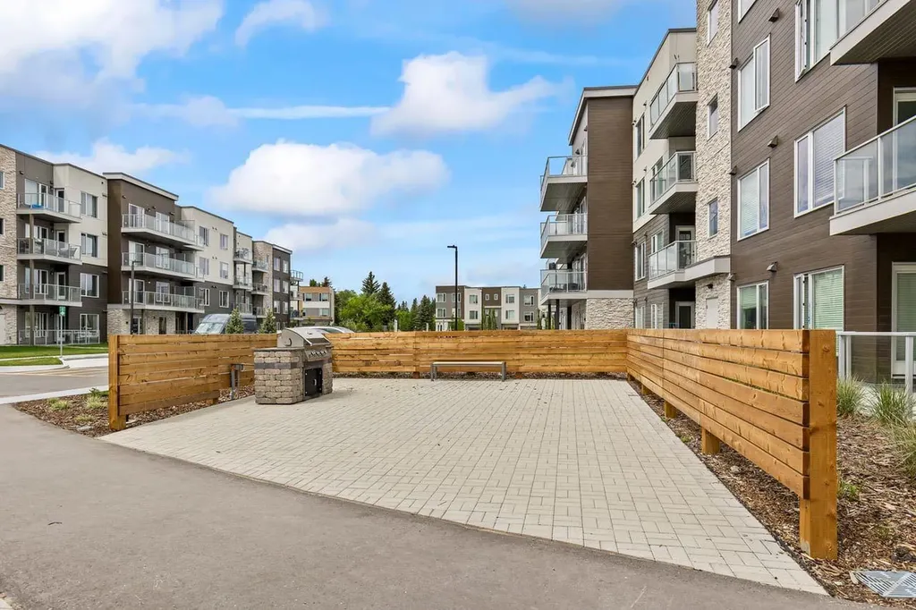 660 Shawnee Square SW Calgary AB T2Y 0X6
