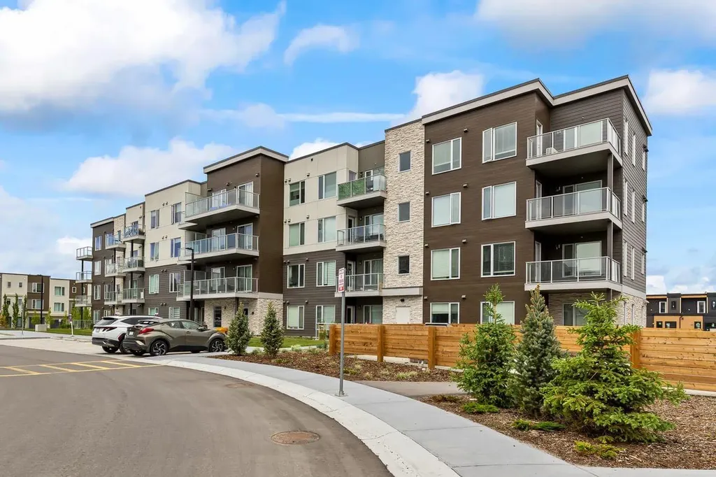 660 Shawnee Square SW Calgary AB T2Y 0X6