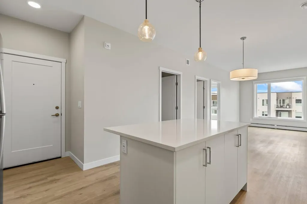 660 Shawnee Square SW Calgary AB T2Y 0X6