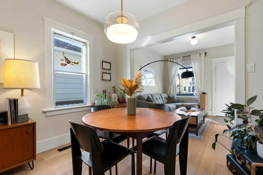 317 18 Avenue NW Calgary AB T2M0T4