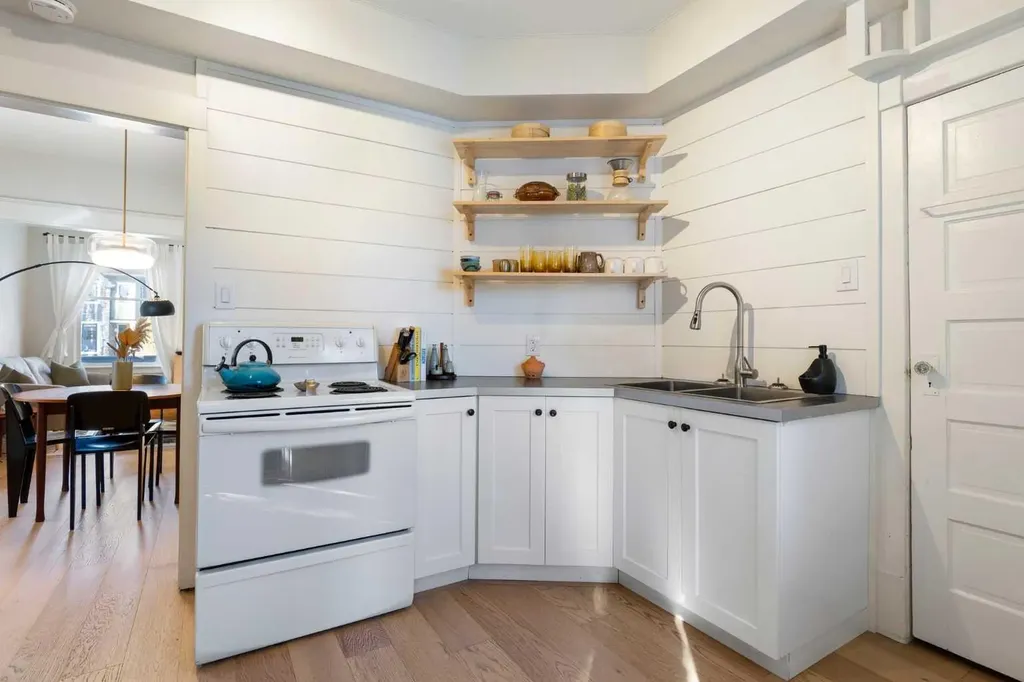 317 18 Avenue NW Calgary AB T2M0T4
