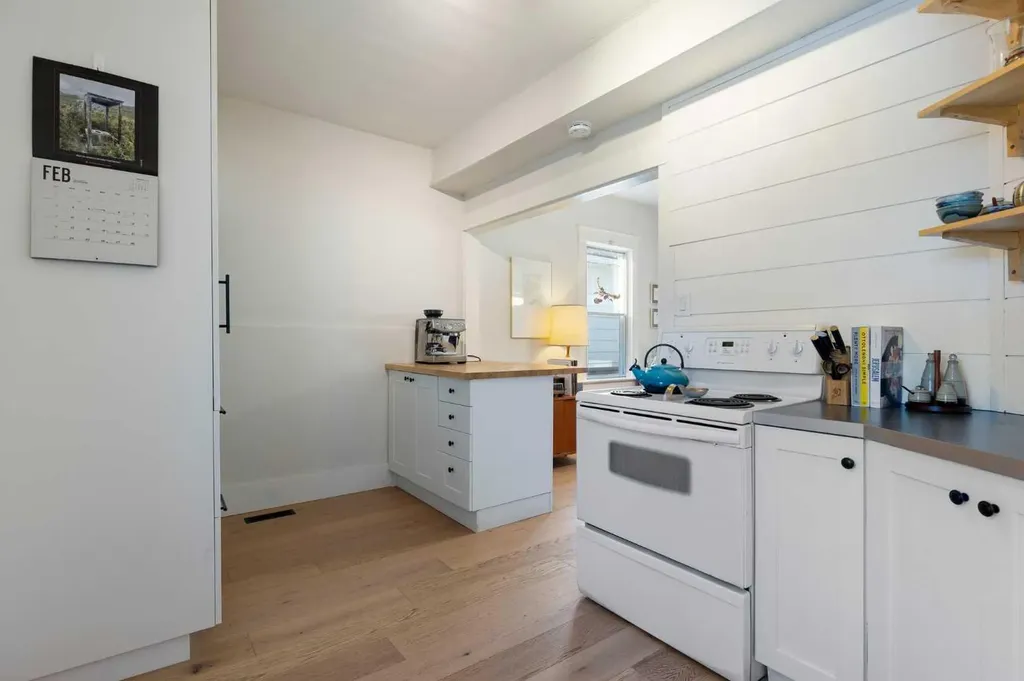 317 18 Avenue NW Calgary AB T2M0T4
