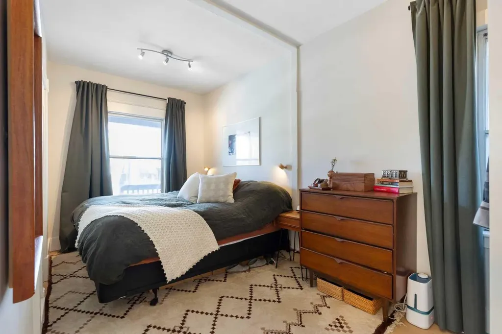 317 18 Avenue NW Calgary AB T2M0T4