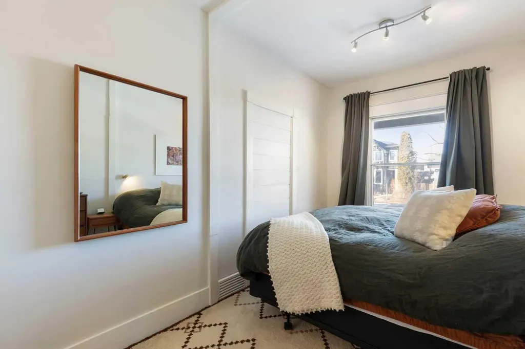 317 18 Avenue NW Calgary AB T2M0T4
