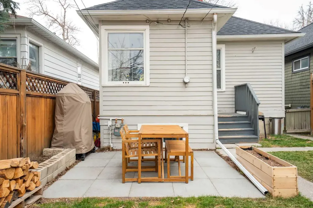 317 18 Avenue NW Calgary AB T2M0T4