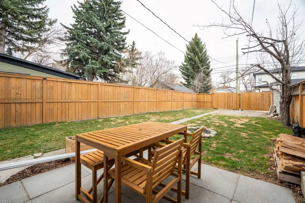 317 18 Avenue NW Calgary AB T2M0T4