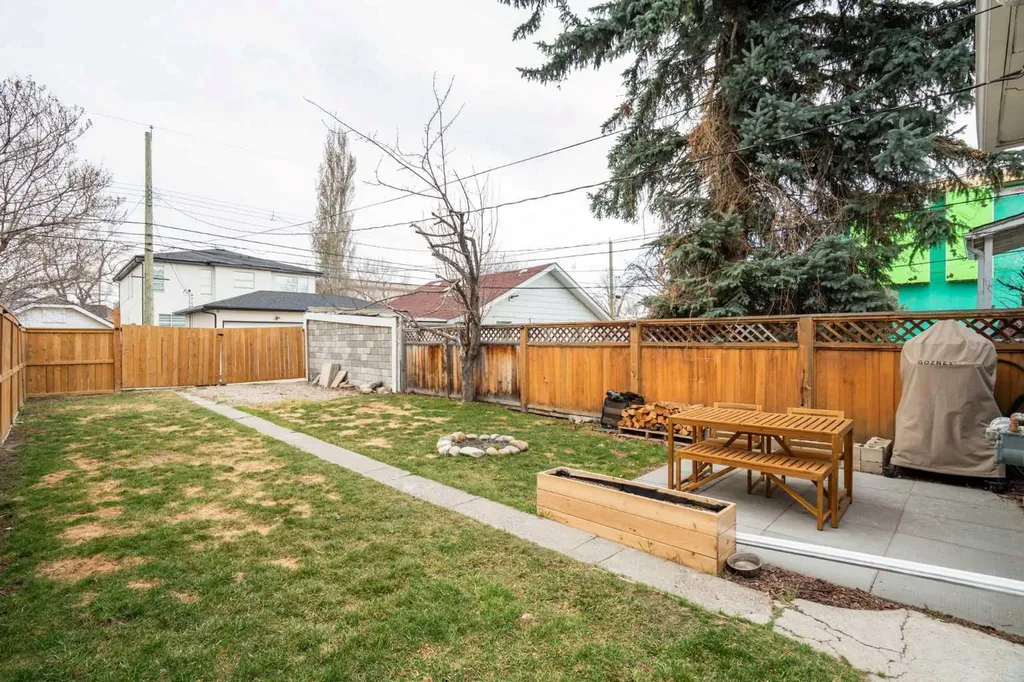 317 18 Avenue NW Calgary AB T2M0T4