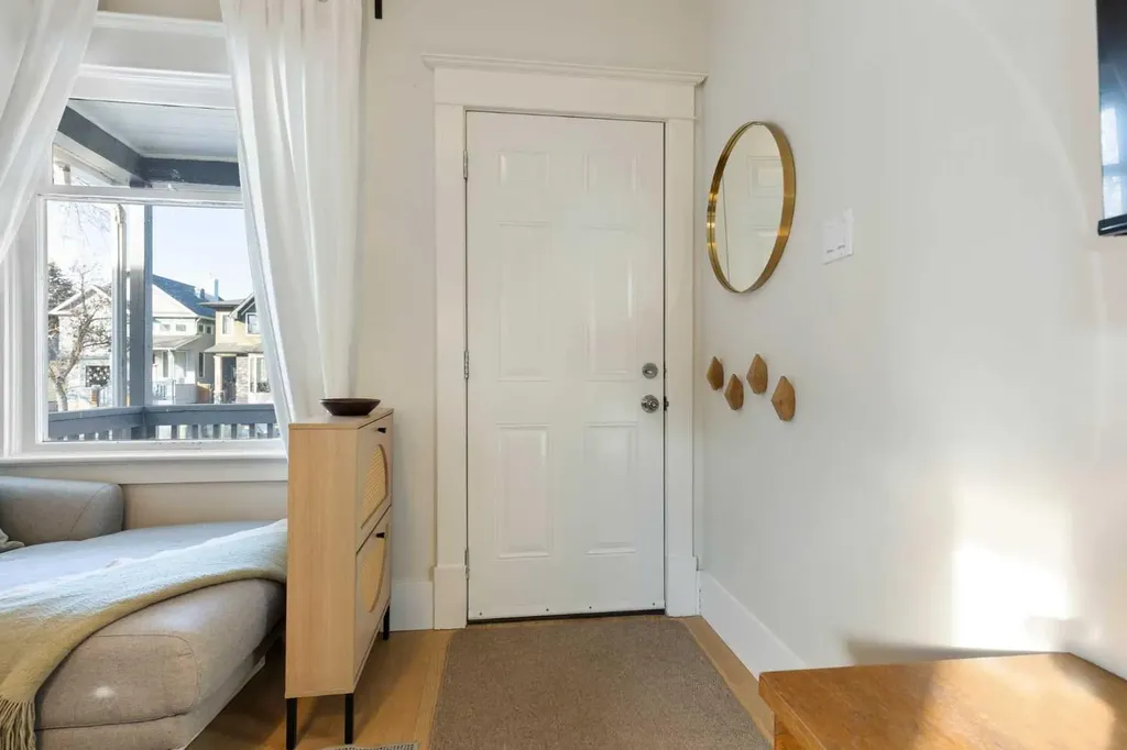 317 18 Avenue NW Calgary AB T2M0T4