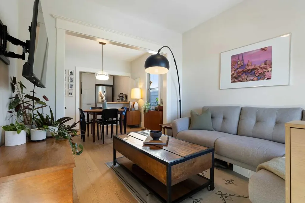 317 18 Avenue NW Calgary AB T2M0T4