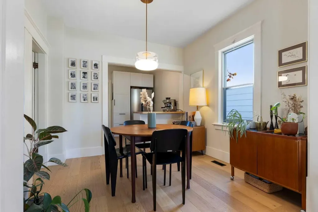317 18 Avenue NW Calgary AB T2M0T4