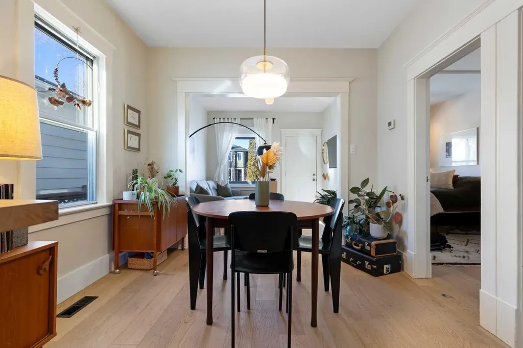 317 18 Avenue NW Calgary AB T2M0T4
